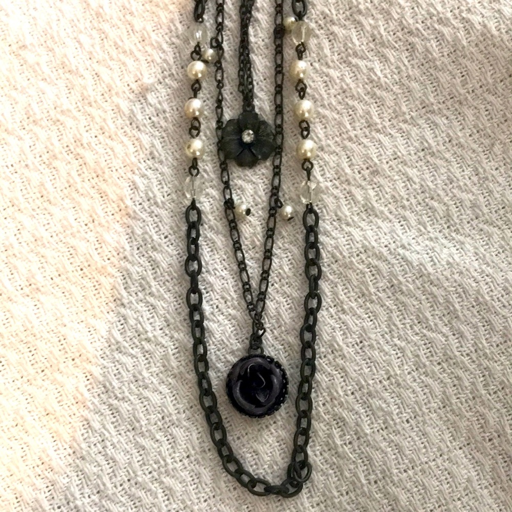 AERIE Flowers and Pearls 3 piece Necklace